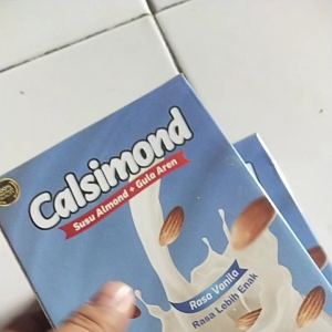 CALSIMOND susu kacang Almond dan gula aren rasa vanilla (putih)