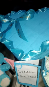 gift box bentuk love untuk isi hp