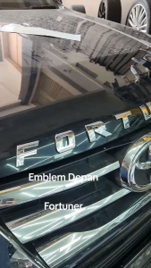 Emblem Kap Mesin FORTUNER Warna CHROME Ukuran Besar Gagah Bahan Tebal Anti Pudar Bukan Stiker Biasa