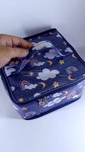 Tas Bekal Persegi: Lunch Box Berbahan Kualitas Tinggi & Desain Unik