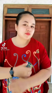 DASTER KENCANA UNGU LABEL BIRU KELELAWAR KANCING DEPAN LD 140CM