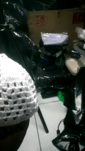 PECI RAJUT BALITA PUTIH: AKSESORIS BAYI YANG ELEGAN