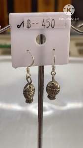 ต่างหูเงินแท้ 92.5 รูปทรงลายปลา ตะขอคล้องหูแบบตัวดี ราคาคู่ละ 450 บาท