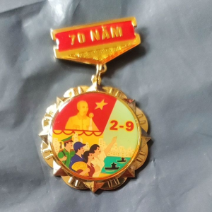 Huy hiệu kỷ niệm diễu hành A70 mừng 70 năm quốc khánh 2/9