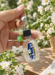 Customized Authentic White Flower Keychain with Charm – Handmade Personalized Keychain