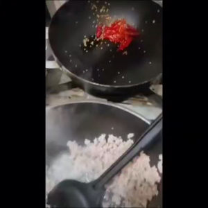 ปรุงรวย ซอสผัดกระเพรา (มีฮาลาล) สูตรเข้มข้นบรรจุขวด สะดวกเปิดใช้ง่ายเก็บไว้ได้นานผลิตจากโรงงานที่ได้มาตรฐานสะอาดปลอดภัยมี อย นำหมูกับพริก ผัดให้สุก แล้วตามด้วยน้ำซอสกะเพราปรุงรวย ใช้เพียง 1 ช้อน/โต๊ะเนื้อสัตว์ 1 ขีดเพิ่มความเผ็ดตามชอบเพิ่มใบกระเพราตามใจ