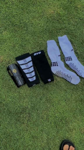 1 Set Bawahan Olahraga Bola Futsal Kaos Kaki Anti Slip Sarung Deker Lakop Embos Avo