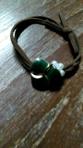 สร้อยข้อมือ ยางยืดแฟชั่น สีเขียว