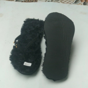 Sandal Jepit Bulu Tali Variasi Kerincing Wanita Terbaru