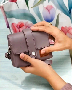 Pouch Nayya Dompet Koin Dua Ruang