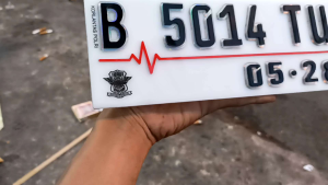 Plat Akrilik Motor: Desain Unik & Tahan Lama