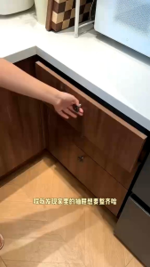 Adjustable Width Storage Box with Divider