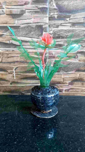 Hiasan & Pajangan Botol Plastik Unik\\n\\n Apa itu Aksesoris Dekorasi Unik?\\n\\n Pengertian Aksesoris Dekorasi Unik\\n\\nAksesoris dekorasi unik adalah barang-barang yang digunakan untuk menghiasi interior rumah, kantor, atau ruangan lainnya dengan gaya dan nuansa yang unik. Aksesoris dekorasi unik dapat berupa pajangan, lukisan, vas bunga, lampu, atau bahkan botol plastik yang telah dimodifikasi menjadi bentuk bunga unik dan indah. \\n\\n Manfaat Aksesoris Dekorasi Unik\\n\\nMenggunakan aksesoris dekorasi unik dapat memberikan manfaat yang signifikan bagi rumah atau ruangan Anda. Beberapa manfaatnya antara lain:\\n\\n- Memberikan nuansa unik dan estetika pada ruangan\\n- Meningkatkan nilai jual rumah atau properti\\n- Membuat ruangan terasa lebih hidup dan bersemangat\\n- Menghemat biaya dengan menggunakan barang-barang bekas atau ramah lingkungan seperti botol plastik\\n\\n Langkah-langkah Membuat Hiasan Botol Plastik Berbentuk Bunga\\n\\n Persiapan Material & Alat\\n\\nUntuk membuat hiasan botol plastik berbentuk bunga, Anda memerlukan beberapa bahan dan alat berikut:\\n\\n- Botol plastik bekas\\n- Gunting\\n- Lem super\\n- Cat akrilik\\n- Pensil\\n- Penggaris\\n- Kertas karton\\n\\n Cara Membentuk Bunga dari Botol Plastik\\n\\nBerikut adalah langkah-langkah untuk membuat hiasan botol plastik berbentuk bunga:\\n\\n1. Bersihkan botol plastik dan potong bagian atasnya hingga bentuk bunga yang diinginkan.\\n2. Potong kertas karton menjadi bentuk daun dan gunakan lem super untuk menempelkannya pada botol.\\n3. Gunakan pensil dan penggaris untuk menggambar pola bunga pada botol dan potong sesuai pola tersebut.\\n4. Cat botol dengan warna-warna yang diinginkan menggunakan cat akrilik.\\n\\n Teknik Finishing & Penyimpanan\\n\\nSetelah selesai membuat hiasan botol plastik berbentuk bunga, pastikan untuk memberikan finishing yang baik dengan melapisi cat dengan lapisan pelindung. Selain itu, simpan hiasan di tempat yang aman dan jauh dari sinar matahari langsung agar kualitas hiasan tetap terjaga.\\n\\n Tips & Trik Menghias Interior dengan Eco-Friendly\\n\\n Pemilihan Material Ramah Lingkungan\\n\\nMenggunakan material ramah lingkungan seperti botol plastik bekas adalah salah satu cara untuk menghias interior rumah secara eco-friendly. Selain itu, Anda juga dapat menggunakan bahan-bahan lain seperti kayu, bambu, atau kain daur ulang.\\n\\n Mengombinasikan Hiasan Botol Plastik dengan Desain Interior\\n\\nUntuk mendapatkan hasil yang maksimal, pastikan untuk mengombinasikan hiasan botol plastik dengan desain interior yang sudah ada. Misalnya, jika Anda memiliki tema interior yang natural, Anda dapat mengombinasikan hiasan botol plastik dengan batu alam, kayu, atau tanaman hias.\\n\\n Cara Menjaga Kualitas Hiasan Botol Plastik\\n\\nUntuk menjaga kualitas hiasan botol plastik, pastikan untuk menyimpannya di tempat yang aman dan jauh dari sinar matahari langsung. Selain itu, hindari menyimpan hiasan di tempat yang lembab atau berdebu karena dapat merusak kualitas hiasan.\\n\\n Contoh Dekorasi Rumah dari Botol Plastik\\n\\n Hiasan Dinding dari Botol Plastik\\n\\nHiasan dinding dari botol plastik adalah salah satu contoh dekorasi rumah yang dapat Anda coba. Anda dapat membuat hiasan dinding dengan menggabungkan beberapa botol plastik berbentuk bunga dan menempelkannya pada dinding menggunakan lem super.\\n\\n Pajangan Bunga Plastik Unik\\n\\nSelain hiasan dinding, Anda juga dapat membuat pajangan bunga plastik unik sebagai hiasan meja atau rak. Anda dapat membuat bunga dari botol plastik dengan berbagai warna dan bentuk yang unik.\\n\\n Hiasan Botol Plastik Unik untuk Meja Makan\\n\\nHiasan botol plastik unik juga dapat digunakan sebagai hiasan meja makan. Anda dapat membuat hiasan meja makan dengan menggabungkan beberapa botol plastik berbentuk bunga dan menempatkannya di tengah meja makan.\\n\\nDengan menggunakan hiasan botol plastik unik, Anda dapat memberikan nuansa unik dan estetika pada rumah atau ruangan Anda sambil tetap menjaga lingkungan. Jadi, jangan ragu untuk mencoba membuat hiasan botol plastik unik dan indah sendiri!\n}