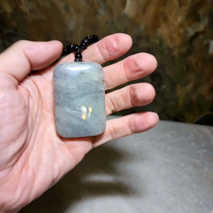 67.8 grams Premium Nephrite qinghua (black and white) Wu Shi Pai natural landscape pattern pendant (with certificate) 精品大号新疆和田玉青花(黑白)无事牌天然山水纹路意境吊坠(带证书)