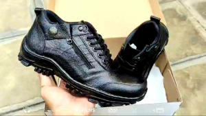 Sepatu Safety Pendek Kulit Ujung Besi Sole Karet