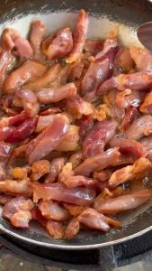 [จัดส่งไว🚗1-2วันถึง]🐷สันคอหมูเกรดAหมักสูตรลับของคุณยาย ตากแดดแห้งกำลังดี หอม รสชาติกลมกล่อม แพ๊คละ200กรัม