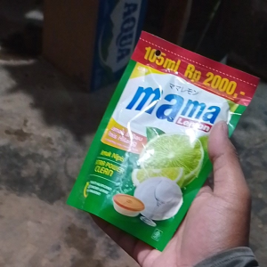 Mama lemon jeruk nipis EXTRA POWER CLEAN terbukti hilangkan 100 macam lemak dan bau makanan kemasan 2000