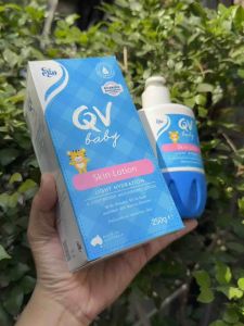 Kem QV Baby Skin Lotion dưỡng ẩm da và giảm nứt nẻ do chàm chai 250ml