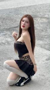 ชุดเซตกรามู กราใจผ้าขนลายเสือจะมีความยืดนิดๆนะคะ แต่งสลับตัดสีดำเพิ่มความเซ็กซี่ กระโปรงมีซับเป็นกางเกงด้านใน ผ้าดีทั้งชุดเลยซิส