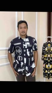 Kemeja Rayon Motif Abstrak/Print Gaya Rapi Pendek - Ukuran Regular