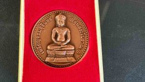 พระเนื้อผงพระจอมสุรินทร์เนื้อผงพิเศษมวลสารศักดิ์สิทธิ์