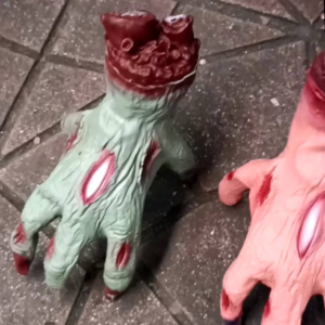 มือผี มือปีศาษ มีไฟมีเสียง สินค้าวันฮาโลวีน มือปลอม มือของเล่น ของเล่นงานปาร์ตี้