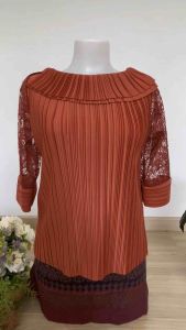 เสื้อพลีทผู้หญิงแขนลูกไม้ คอตลบสองชั้น แขนสามเหลือง Lace-up pleated sleeves double-breasted cotton three-quarter sleeves