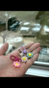 พวงกุญแจลูกปัด ดอกเดซี่ มุกเทียม ขนาด 6 มิล คละสี