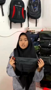 Tas Bahu Pria Waistbag PEGE Reyon Selempang Hitam Polos Anti air Resleting Waterproof - PG 9098