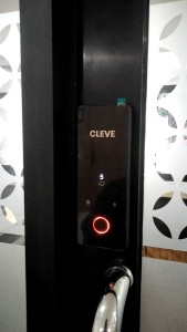 Smart Door Lock Untuk Pintu Kaca Frameless / Kunci Pintu Digital Untuk Glass Door Lock Kaca Temper / Smart Lock Door Fingerprint / Kunci Pintu Pakai Kartu ID Card / Smart Digital Lock Finger Print Sidik Jari / Smart Door Lock Untuk Pintu Kayu