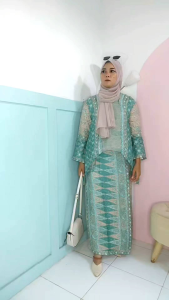 Setelan Jupri Ayuan: Desain Batik Kondangan yang Elegan