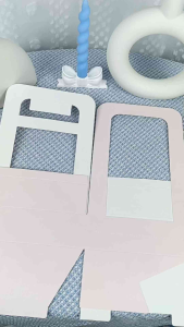 กล่องคัพเค้ก 4 ช่อง หูหิ้ว ทรงบ้าน พร้อมโบว์ (1เซ็ท)