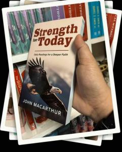 STRENGTH FOR TODAY: DAILY READINGS FOR A DEEPER FAITH by JOHN MACARTHUR (Paperback)