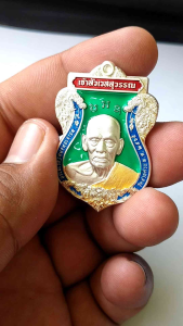 หลวงพ่อพัฒน์ เหรียญเสมาเจ้าสัวเวสสุวรรณ เนื้อกะไหล่เงิน ลงยาเขียว ตอกโค๊ตเบอร์ 3
