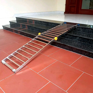 Thang dắt xe máy inox. KT190x45cm ( bảo hành 12 tháng )