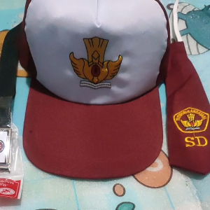 paket topi sd putih dasi dan ikat pinggang untuk SISWA 1-4 pria