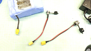 Rắc sạc ngoài pin xe cân bằng xe drift 36V cổng tròn 3 chân 9mm và 12mm ra chân XT60 cái