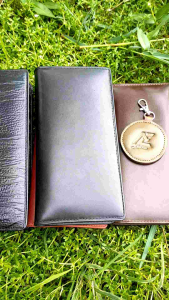 Dompet Panjang Kulit Pria & Wanita: Keunggulan dan Manfaat