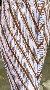 Rok Plisket Batik & Rok Wisuda: Pilihan Terbaik untuk Acara Formal