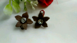 Aksesoris Hijab Klasik & Desain Unik: Anting Klip Hijab Bunga Kecil