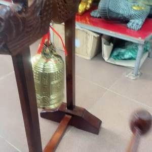 Chuông đồng có giá treo - Chuông đồng thờ cúng .Khánh thờ treo