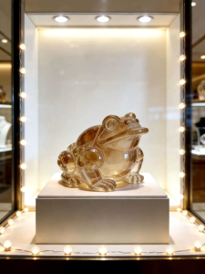 citrine 3 legged frog for decorations Length:5.5cm Width:3.4cm Height: 2.9cm