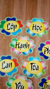 Khẩu hiệu "lớp học hạnh phúc lan tỏa yêu thương" trang trí lớp học. SP không kèm hoa