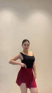 Elegant High-Waist Pleated Mini Skirt in Solid Burgundy