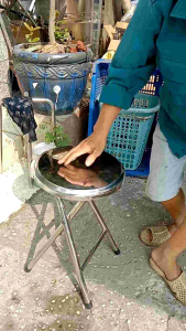 Ghế xếp inox dạng không có lưng dựa cao 50cm.Inox 201mặt ghế trơn đường kính 32cm.Hàng dày dặn chắc chắn.