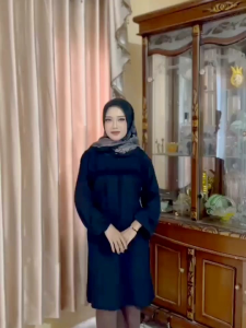 tunik perempuan dewasa kinta bahan crinkle reslleting depan tampilan yang elegan fashion wanita terbaru