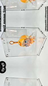 ตู้อะคริลิคห้อยตุ๊กตา ขนาด17×13×25cm