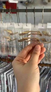 Bộ 2 tem chữ nổi Wave cứng 2024 màu vàng hàng nhập Thái Lan chất lượng cao dành trang trí riêng cho dòng xe này tem nổi loại zin cứng gồm 2 cái như hình màu sắc rất đẹp và bền giá bán cực tốt bán lẻ như bán sỉ