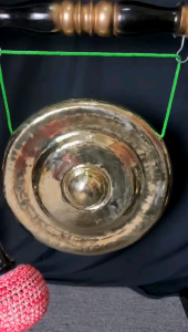 Gong Kuningan 45 Cm Plus Pemukul dan Tiang