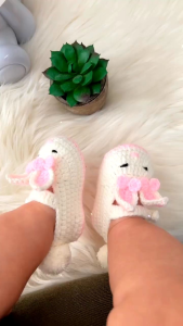 sepatu bayi prewalker baby rajut lucu kualitas premium kelinci mutiara sandal alas kaki